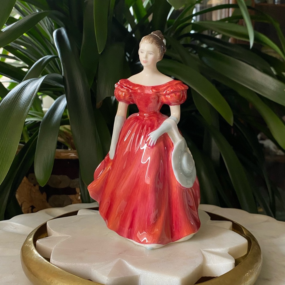 Royal Doulton Winsome Porcelain Hand Decorated Figurine - Original Sticker Tag - Picture 1 of 10